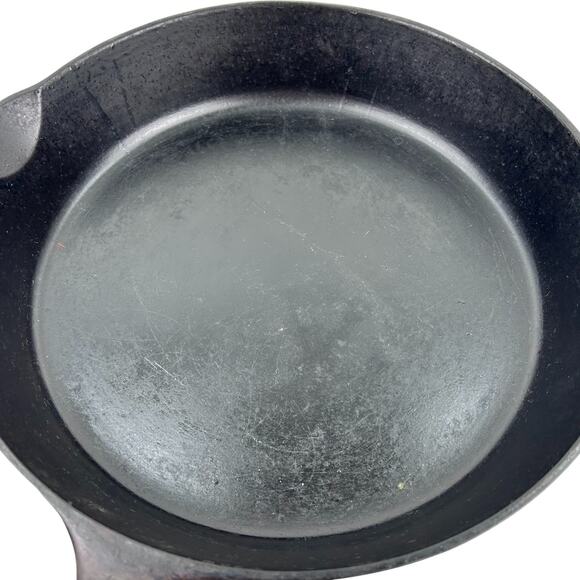 Vintage Griswold 704-H Small Logo Cast Iron Skillet No.8 - Picture 3 of 5